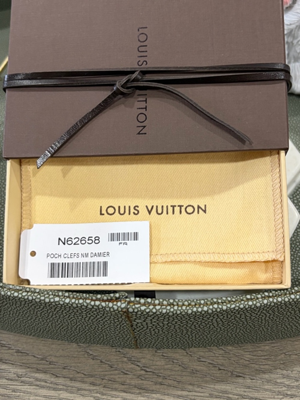 Louis Vuitton Men's Damier Graphite Key & Card Holder in Black/Grey - Picture 5 of 5